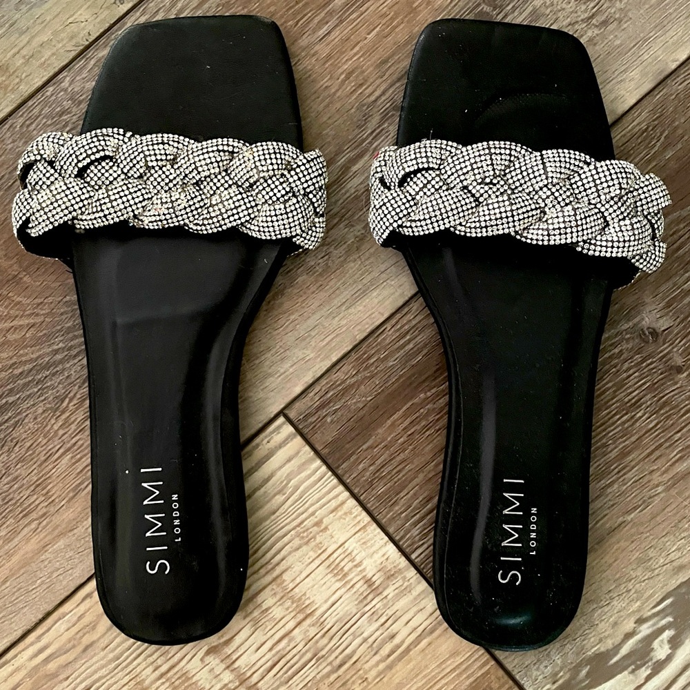 NWOT Simmi London Crystal Flats